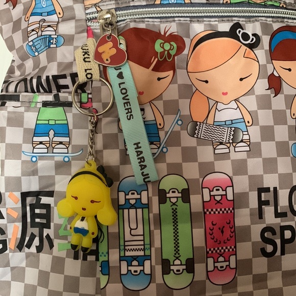 Harajuku Lovers enormous Flower Spring Travel Tote - Picture 3 of 13